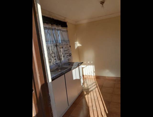6 BEDROOM HOUSE FOR SALE IN LEACHVILLE EXT 3